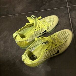 Nike men’s neon volt vapormax shoes next nature. Excellent condition size 11